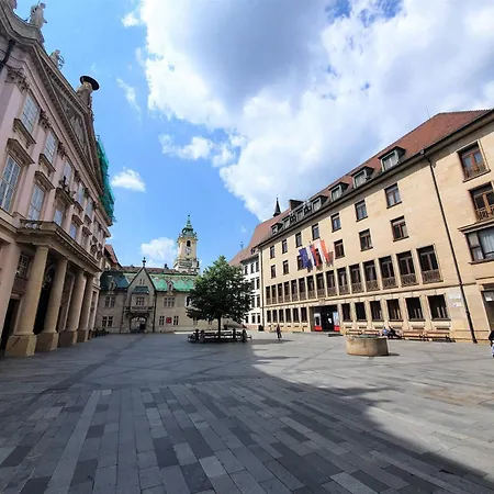 Zoe - Old Town * براتسيلافا